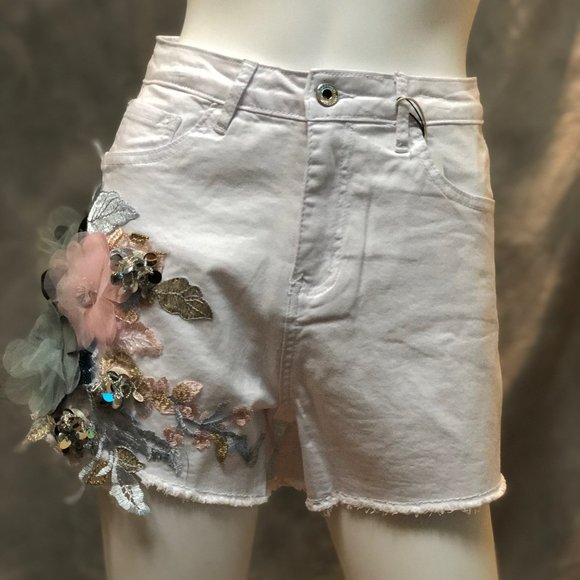 Onado Paris Shorts - Picture 2 of 3